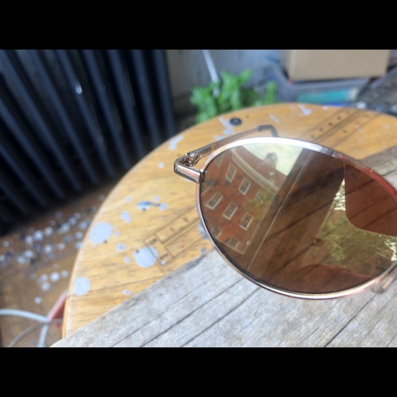 ROBIN RUTH BROWN OVAL LENS SUNGLASSES, like new - Picture 7 of 8